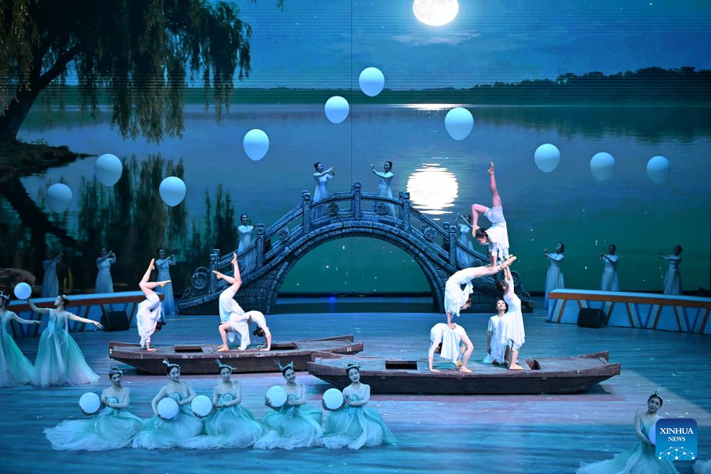 Int'l circus festival opens in China's 