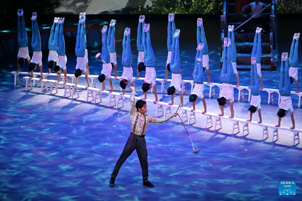Int'l circus festival opens in China's 