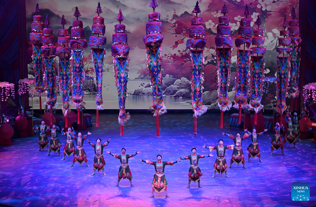 Int'l circus festival opens in China's 
