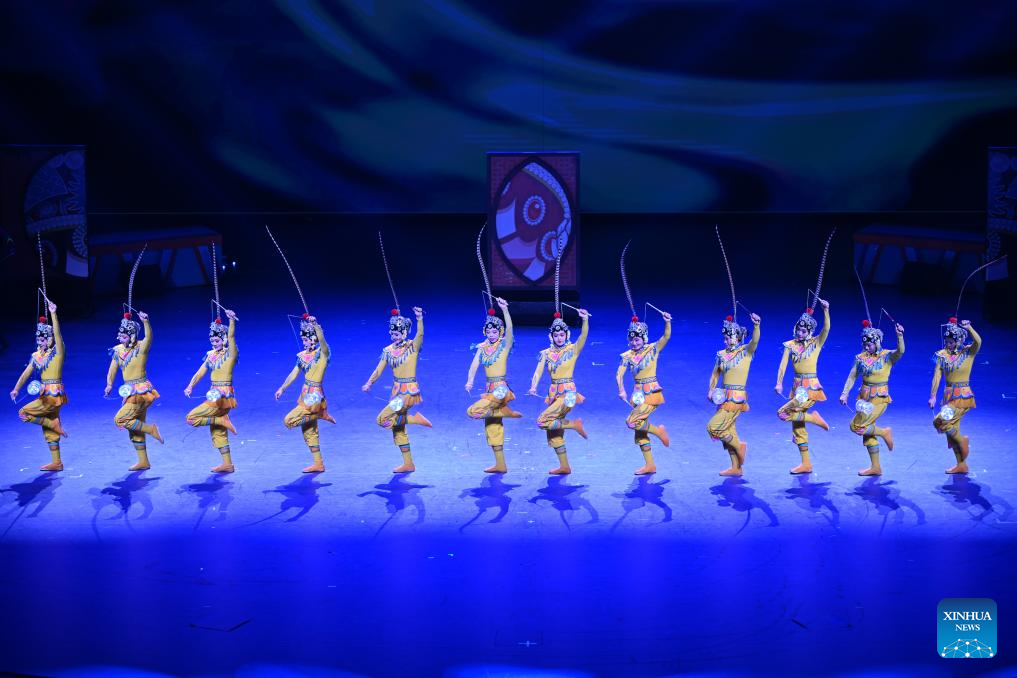 Int'l circus festival opens in China's 