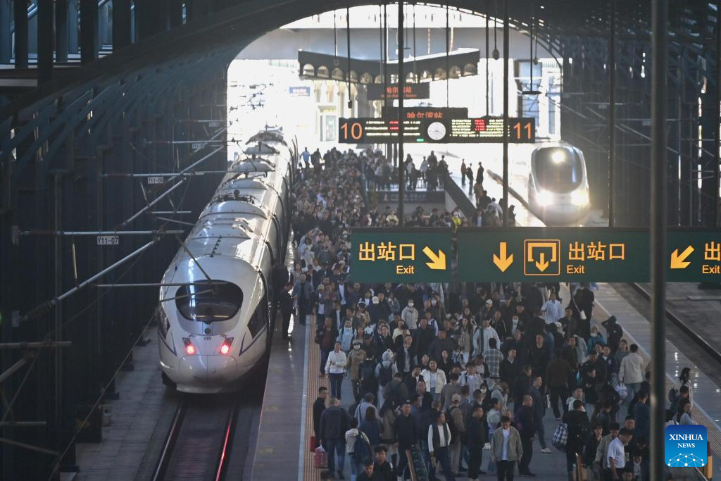 National Day holiday travel rush starts across China