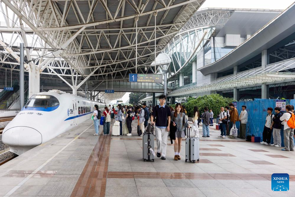 National Day holiday travel rush starts across China