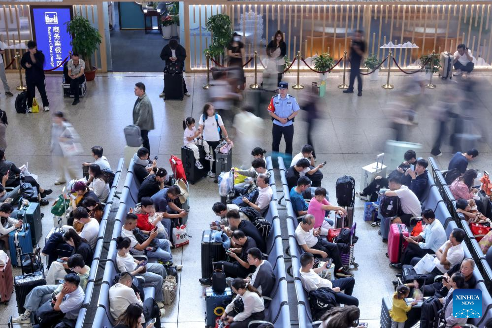 National Day holiday travel rush starts across China