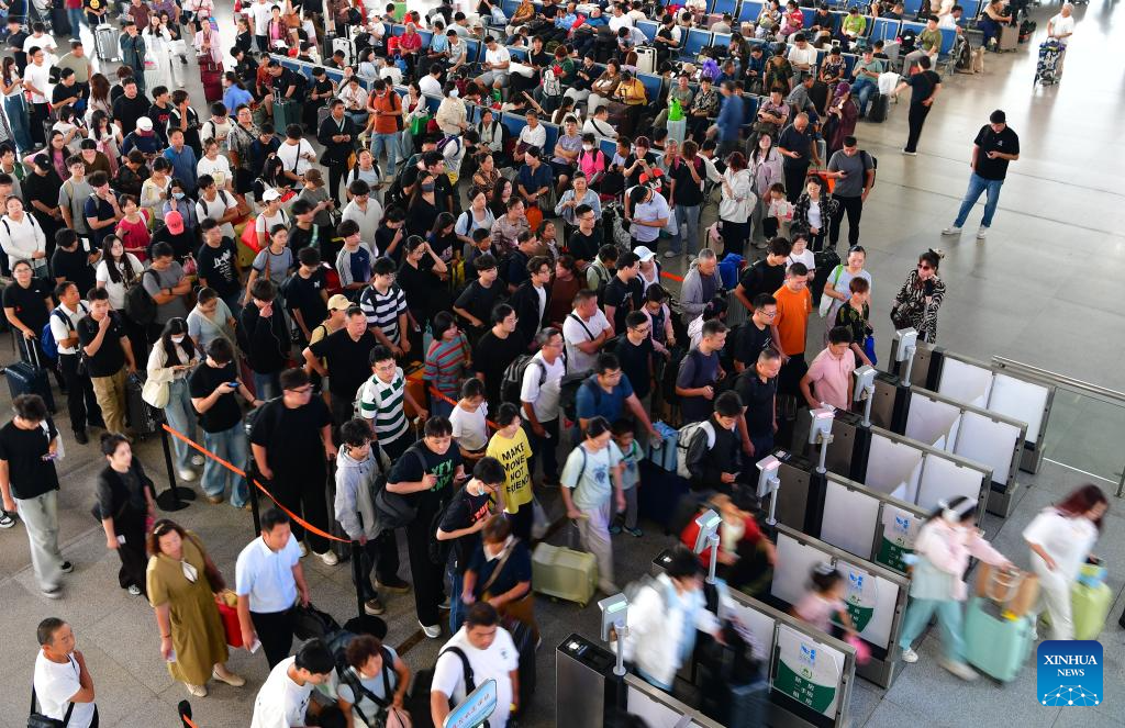 National Day holiday travel rush starts across China