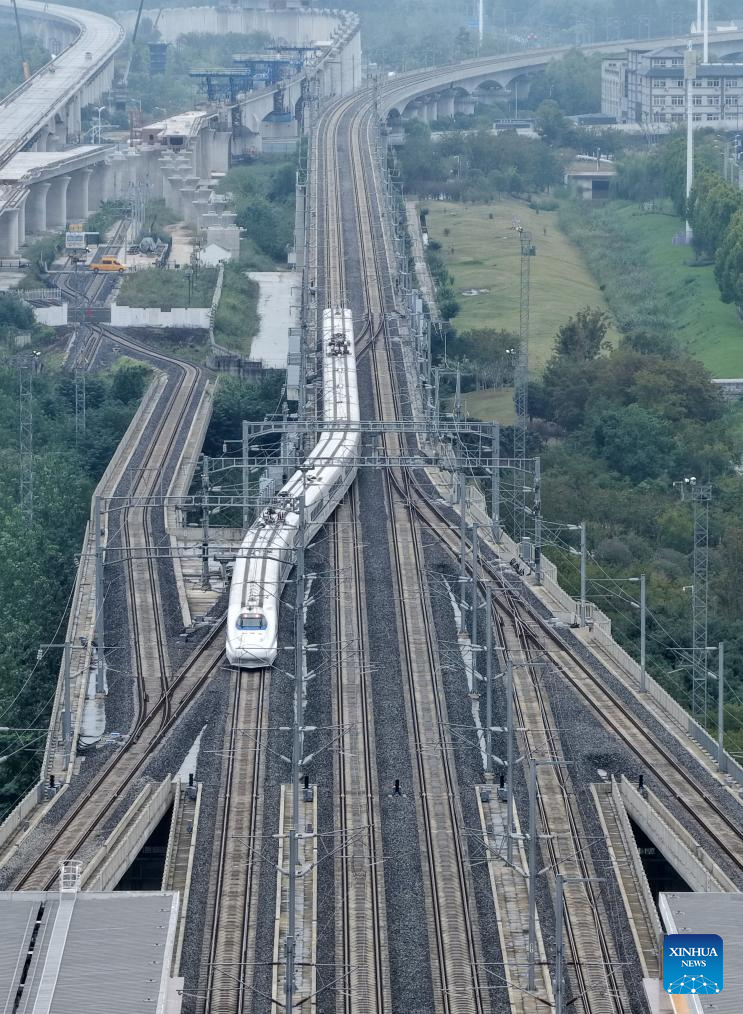 National Day holiday travel rush starts across China