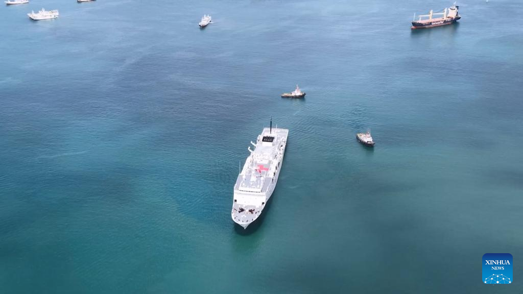 Chinese Navy hospital ship completes medical service to Fiji, heads for Tonga