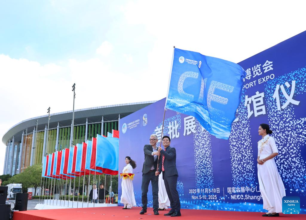 1st batch of exhibits arrives at main venue for CIIE in Shanghai