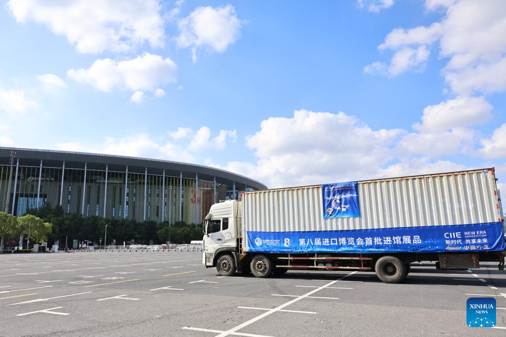 1st batch of exhibits arrives at main venue for CIIE in Shanghai