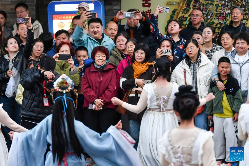 Leisure tourism booming in Xinzhou ancient city, north China's Shanxi
