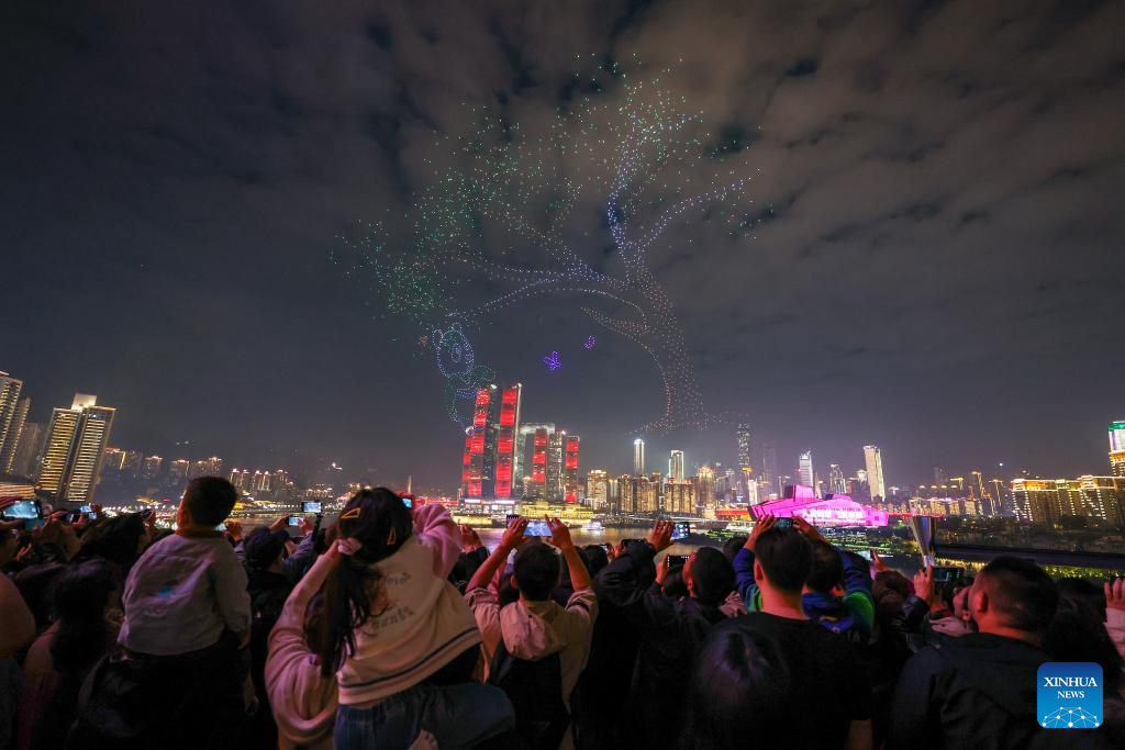 Grand drone light show staged in China's Chongqing