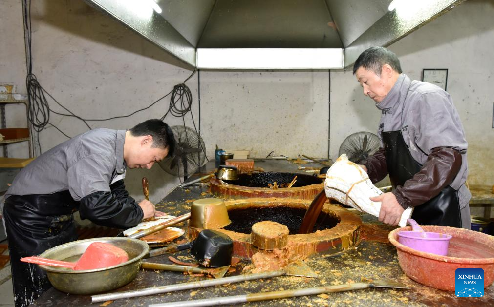 Pic story of inheritor of lost-wax technique in Tongling, China's Anhui