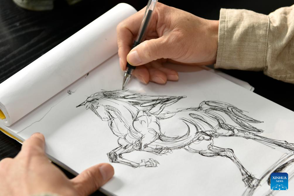 Pic story of inheritor of lost-wax technique in Tongling, China's Anhui