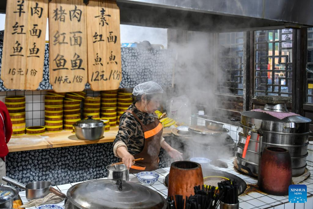 Xinzhou ancient city in N China attracts more tourists after renovation