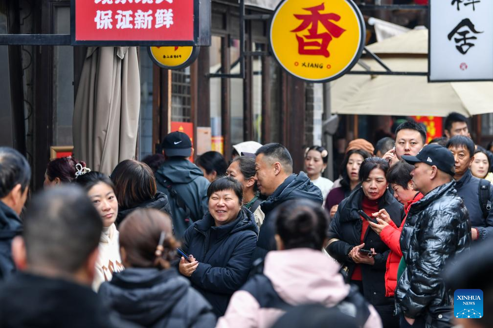 Xinzhou ancient city in N China attracts more tourists after renovation