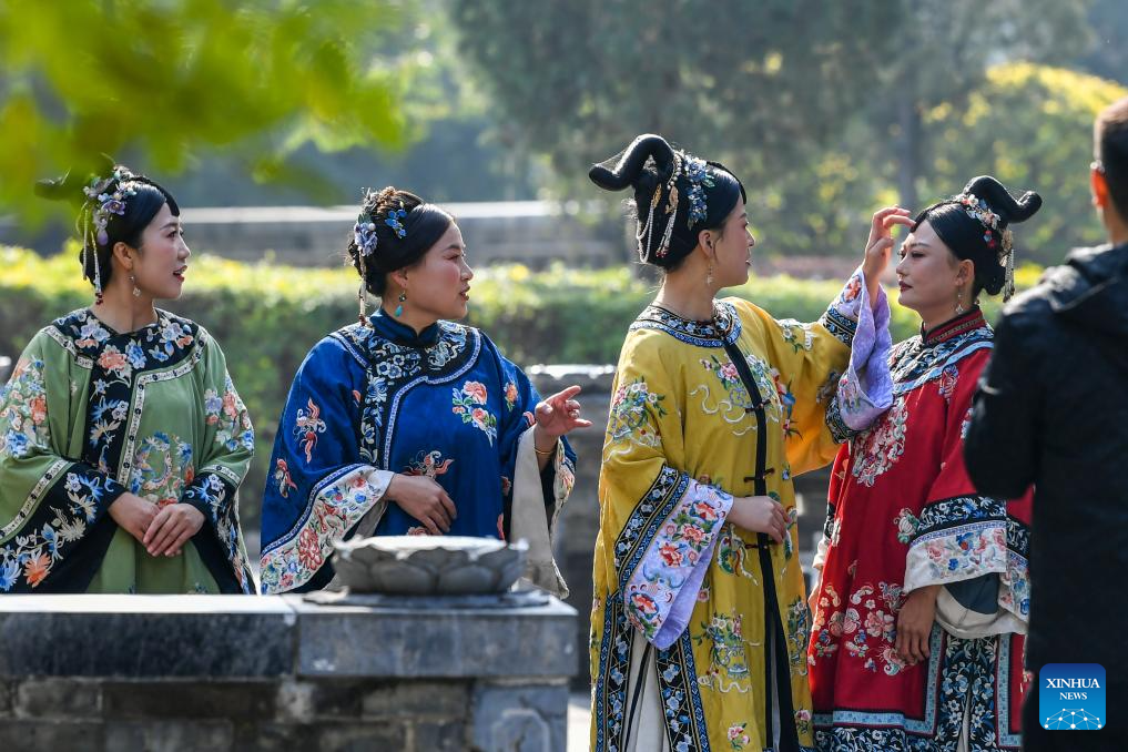 Xinzhou ancient city in N China attracts more tourists after renovation