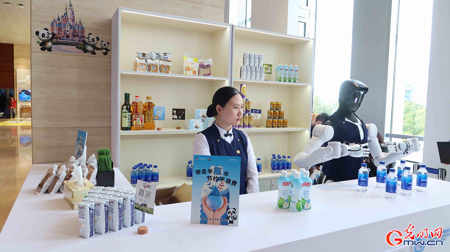 In pics: media center for 8th CIIE In pics: media center for 8th CIIE