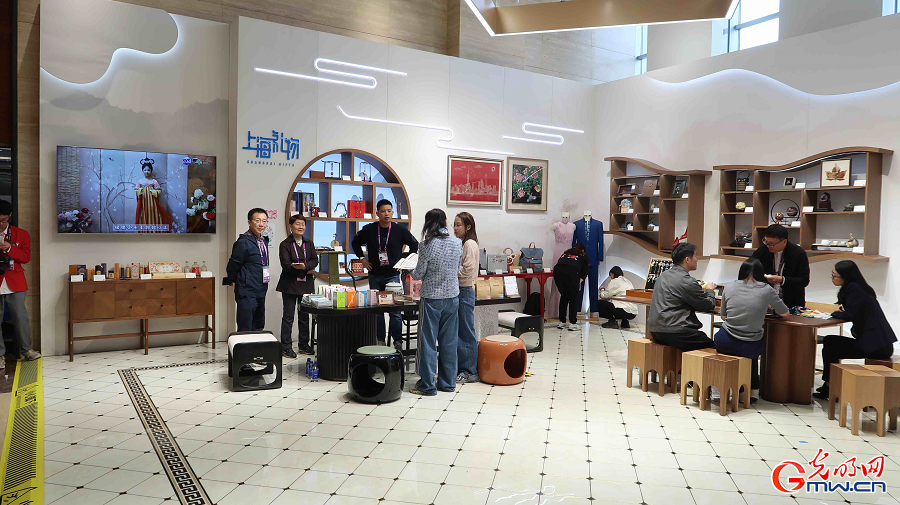 In pics: media center for 8th CIIE In pics: media center for 8th CIIE