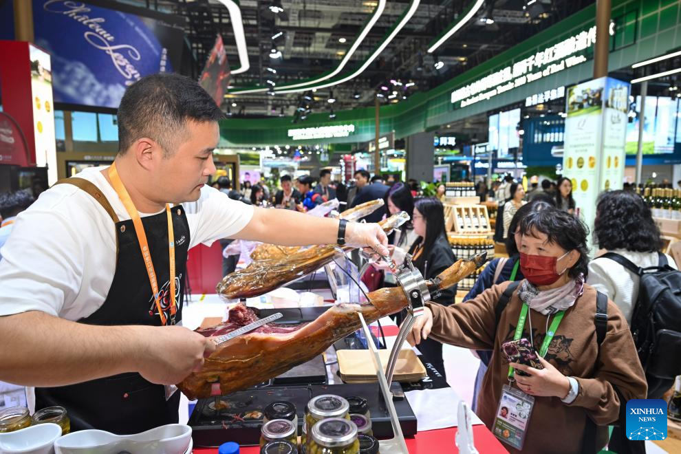 8th CIIE opens in Shanghai with record high number of exhibitors