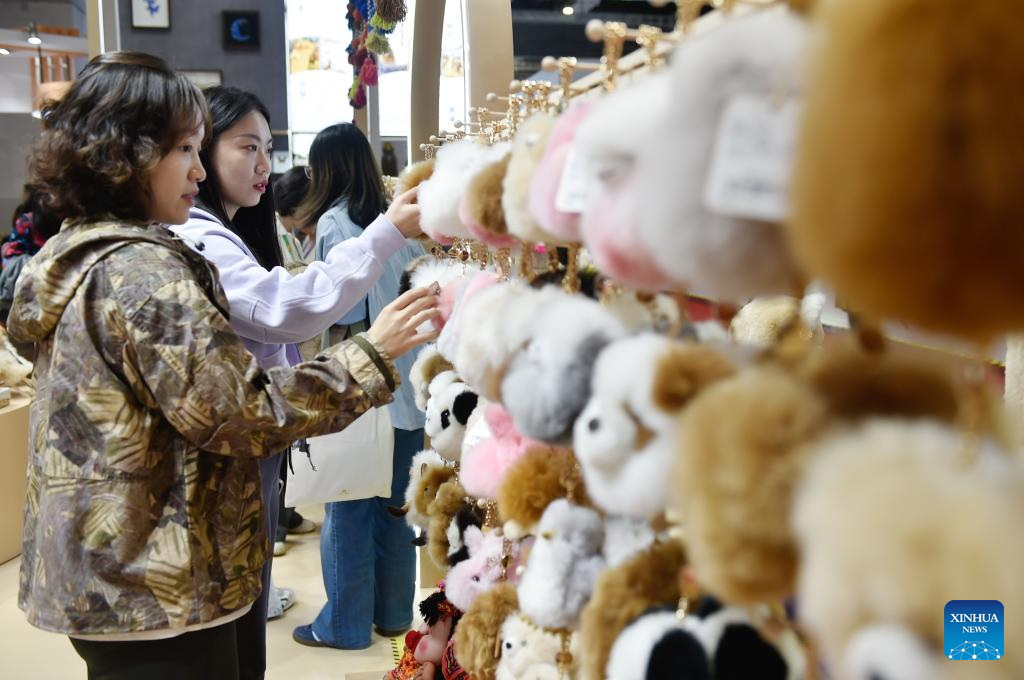 8th CIIE opens in Shanghai with record high number of exhibitors