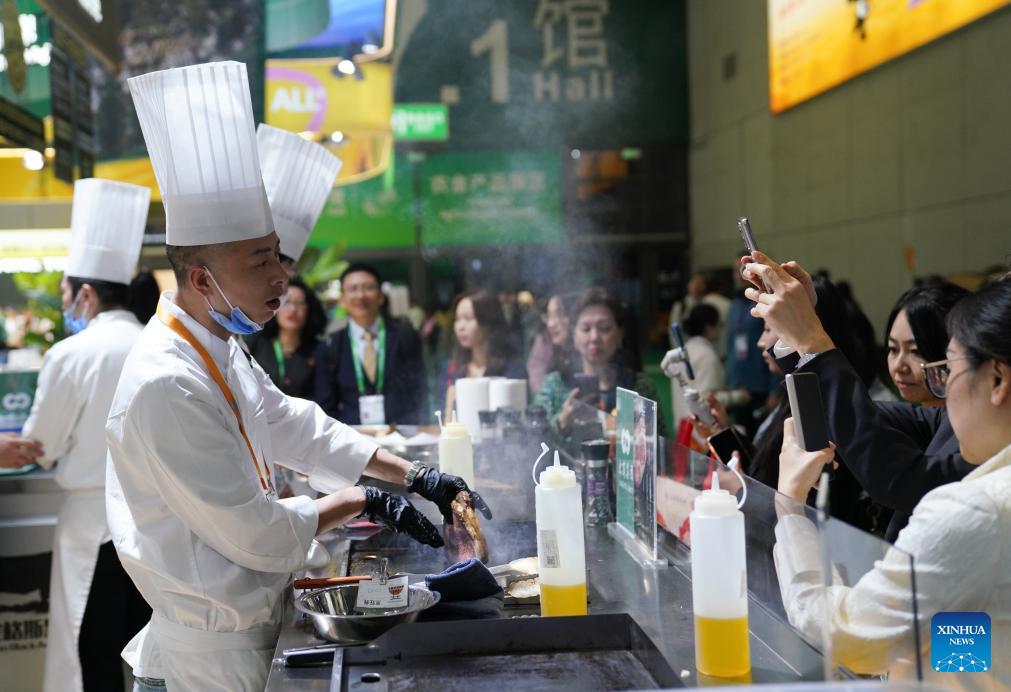 8th CIIE opens in Shanghai with record high number of exhibitors