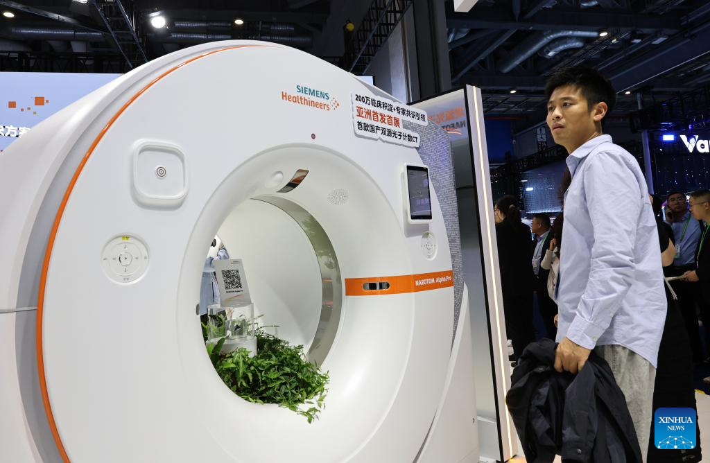 New products make debut at 8th CIIE in Shanghai