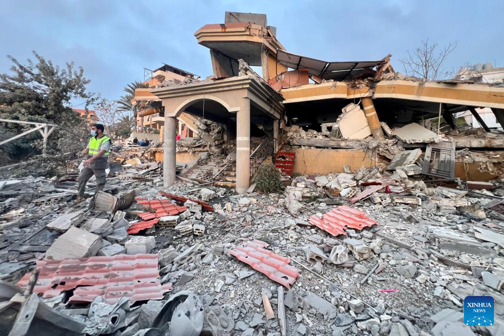 Fresh Israeli airstrikes hit S. Lebanon, testing fragile ceasefire