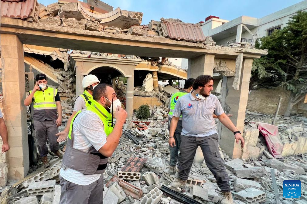 Fresh Israeli airstrikes hit S. Lebanon, testing fragile ceasefire