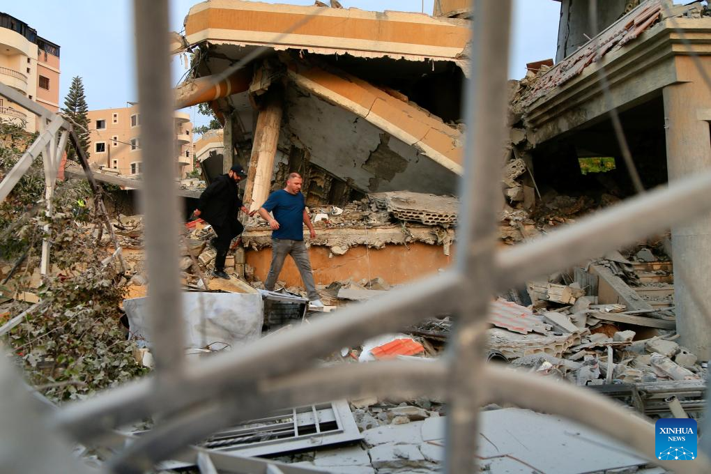 Fresh Israeli airstrikes hit S. Lebanon, testing fragile ceasefire