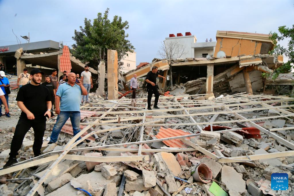 Fresh Israeli airstrikes hit S. Lebanon, testing fragile ceasefire