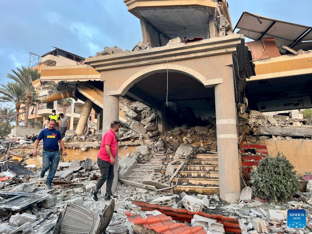 Fresh Israeli airstrikes hit S. Lebanon, testing fragile ceasefire