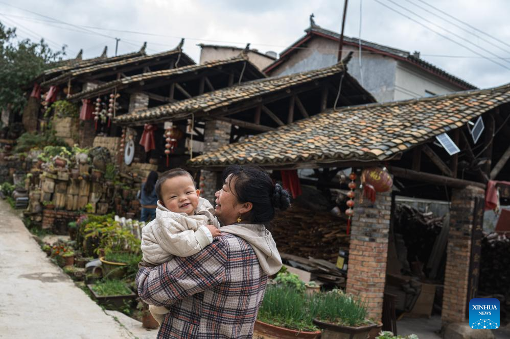 Liaohu Village of China's Yunnan boasts thousand-year pottery-making tradition