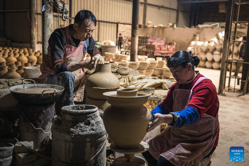 Liaohu Village of China's Yunnan boasts thousand-year pottery-making tradition