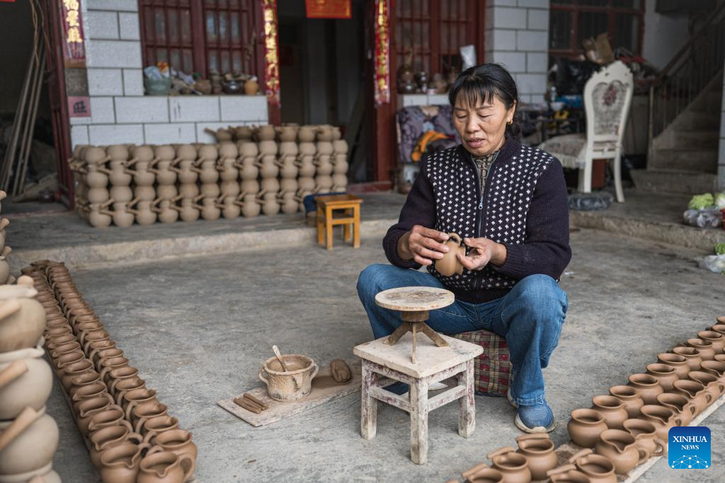 Liaohu Village of China's Yunnan boasts thousand-year pottery-making tradition