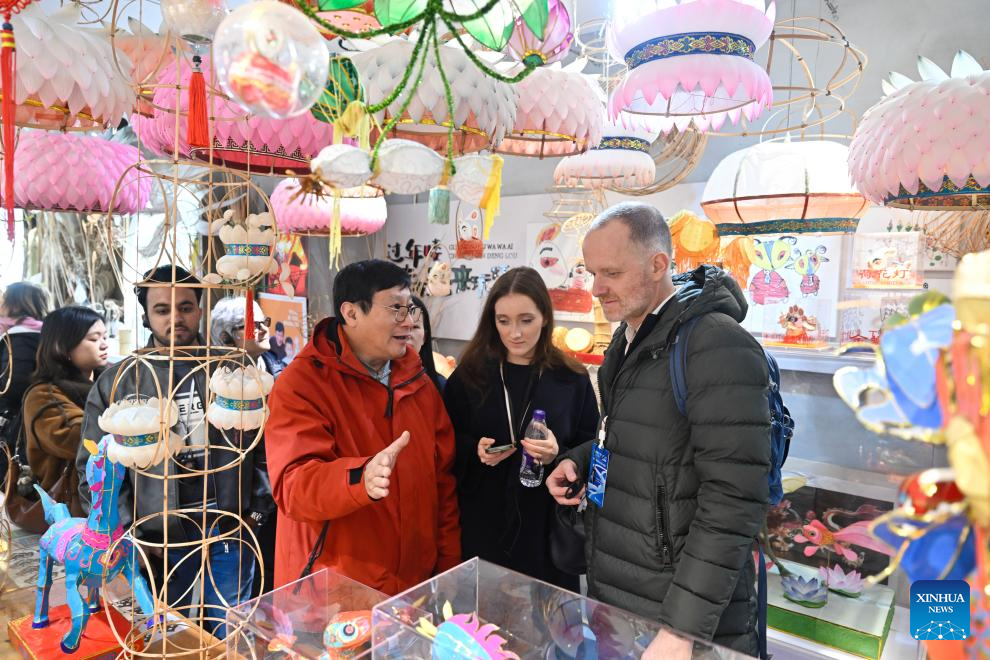 Global mayors, mayoral representatives from 10 countries visit China's Nanjing