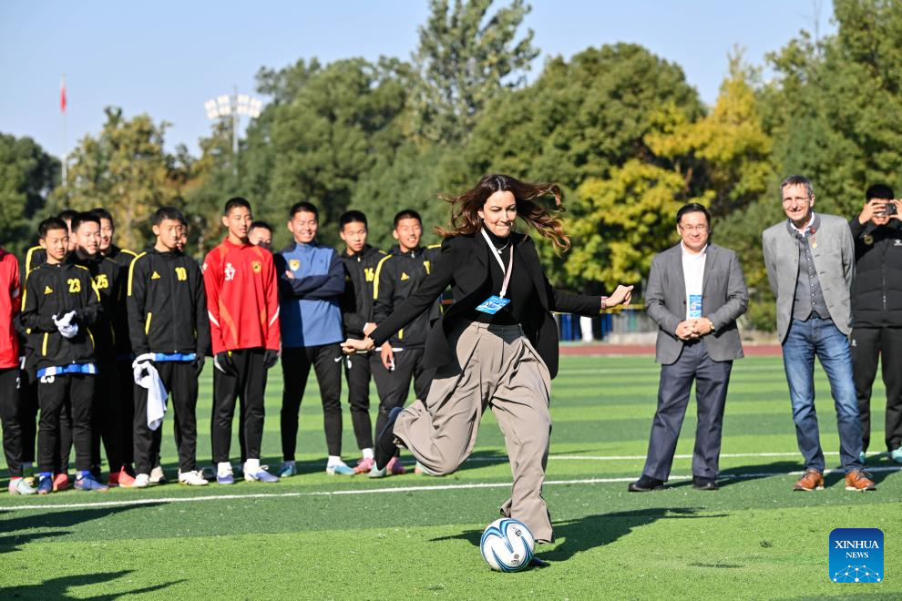 Global mayors, mayoral representatives from 10 countries visit China's Nanjing