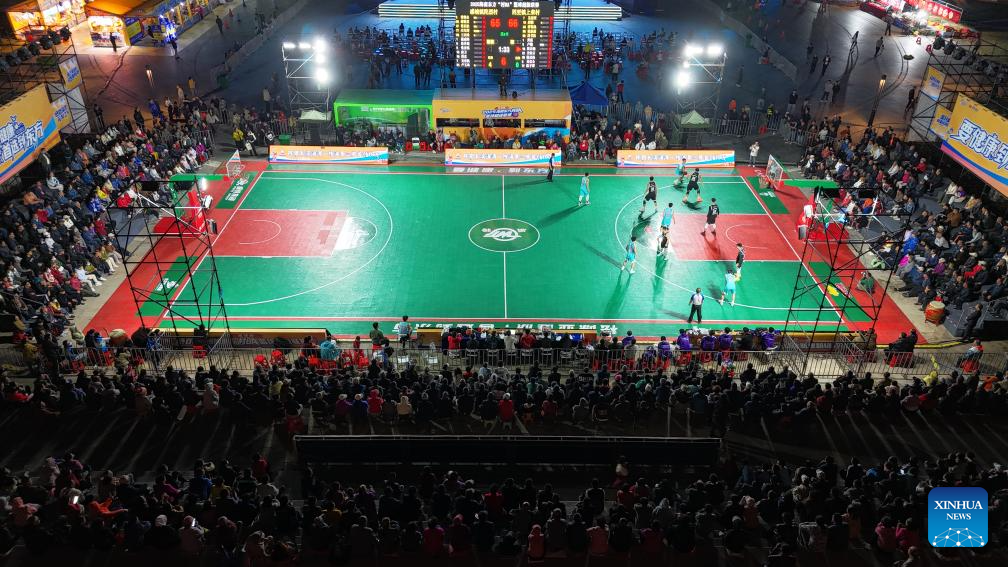 Sports ignite winter vitality in Hainan's coastal city