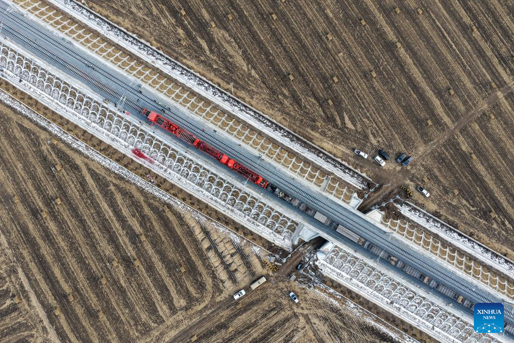 Track-laying for Harbin-Yichun high-speed railway completes