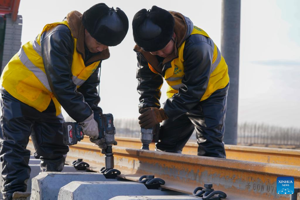Track-laying for Harbin-Yichun high-speed railway completes