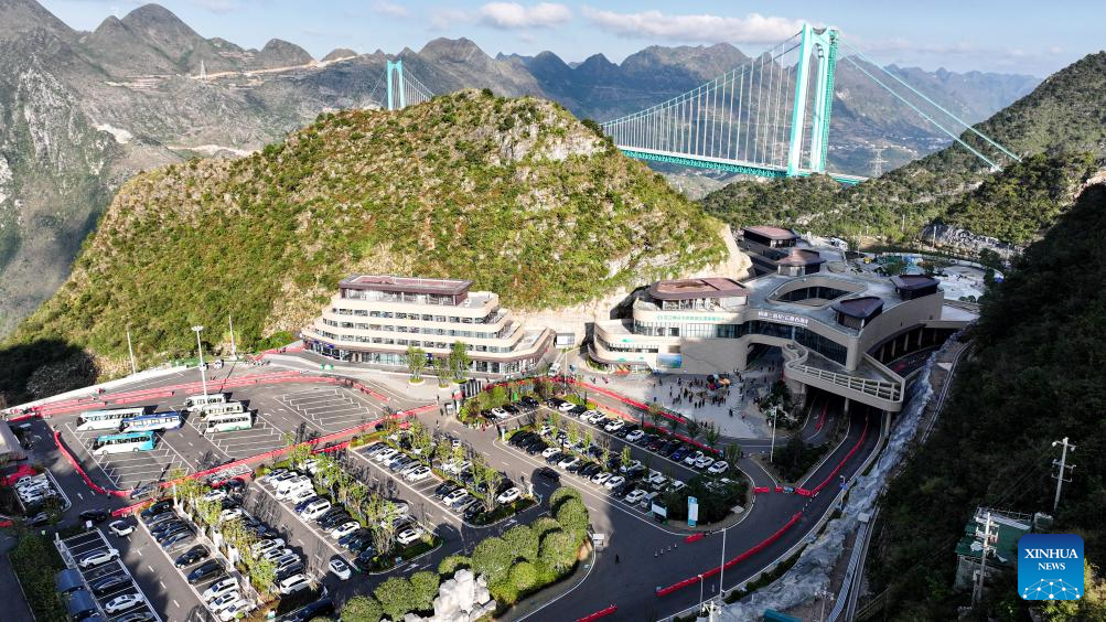 World's highest bridge brings local tourism to new heights