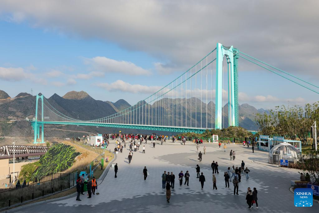 World's highest bridge brings local tourism to new heights