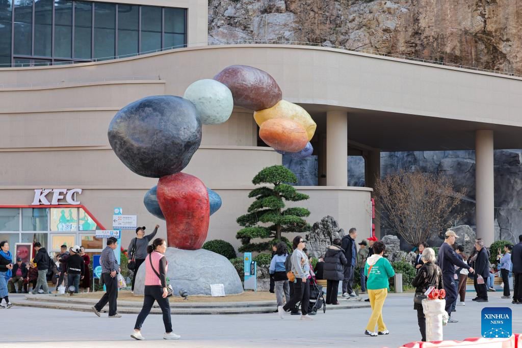 World's highest bridge brings local tourism to new heights