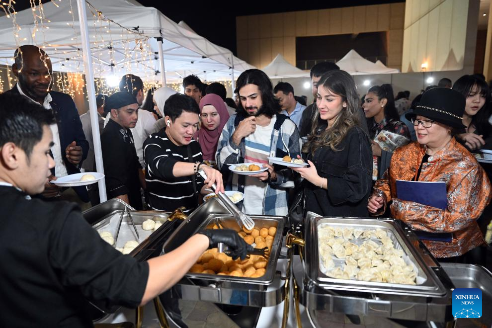Chinese culture night in Kuwait showcases food, music, Mandarin language