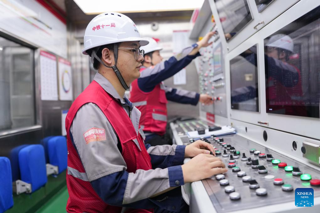 Tunnel boring machine 