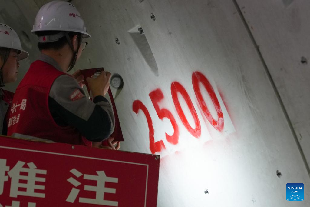 Tunnel boring machine 