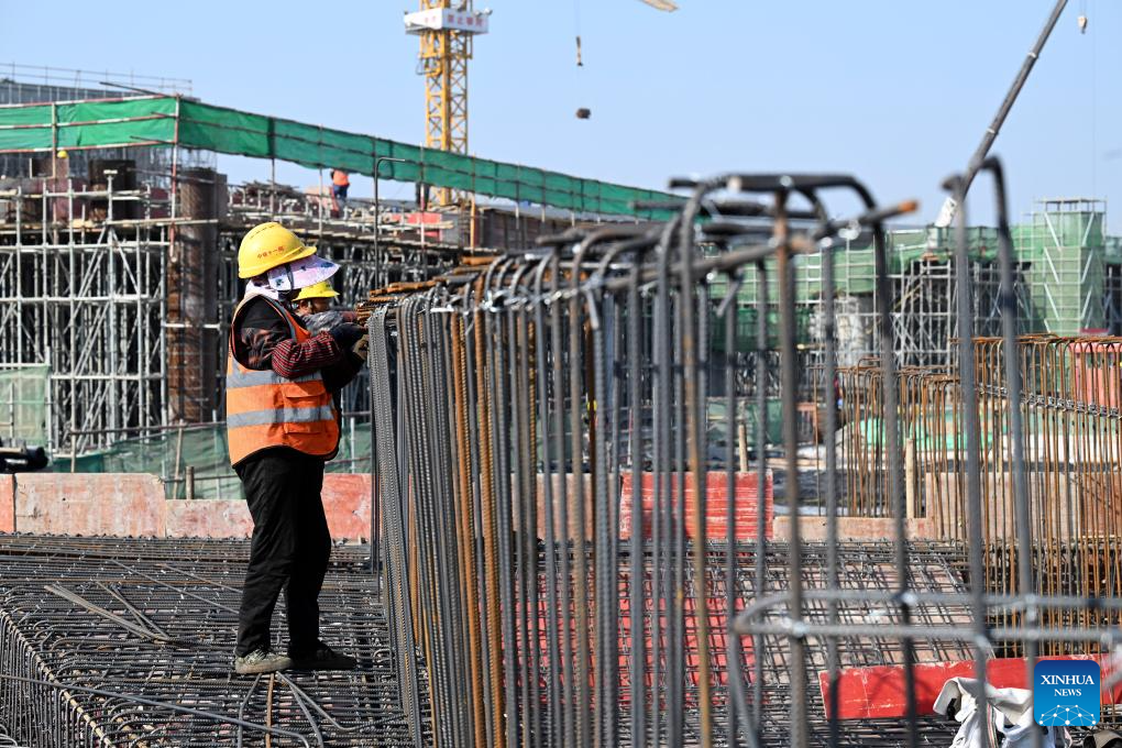 Huaibei West Railway Station in E China's Anhui under construction