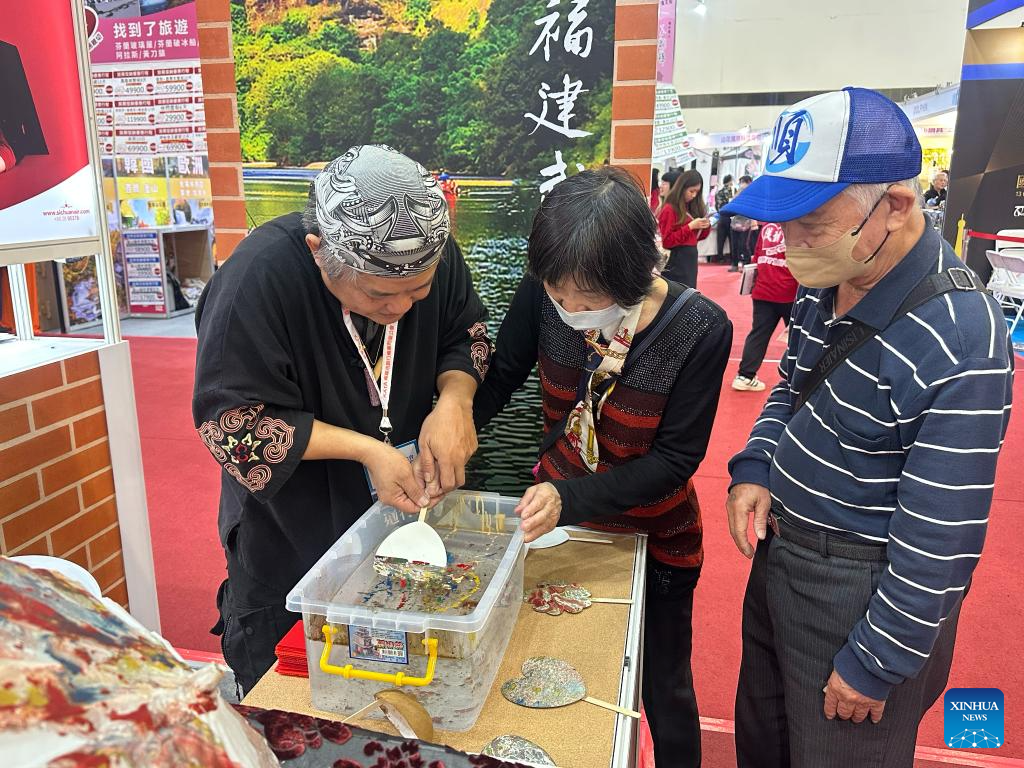 Fujian intangible cultural heritage draws visitors at Kaohsiung travel fair in Taiwan