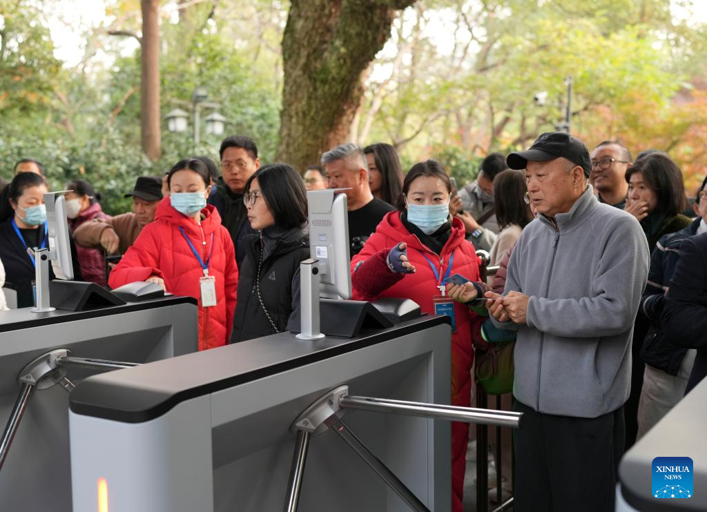 Hangzhou's Lingyin Feilai Peak Scenic Area launches free admission service
