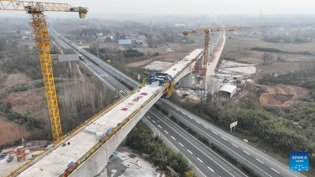 Bridge of Hefei-Wuhan high-speed railway achieves closure in Anhui