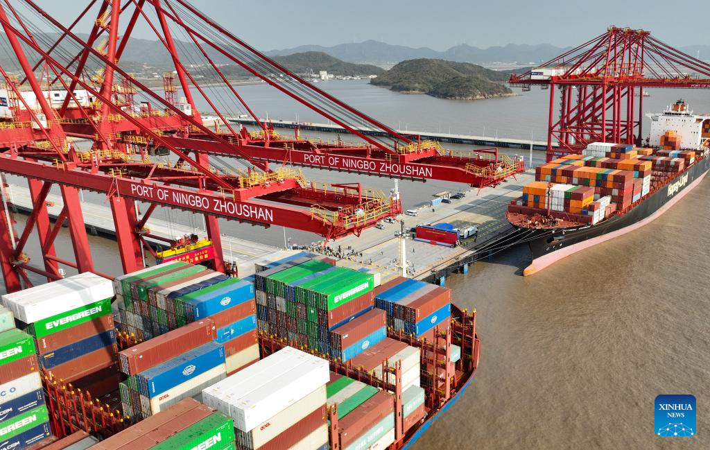 Annual container throughput of major east China port tops 40 mln TEUs