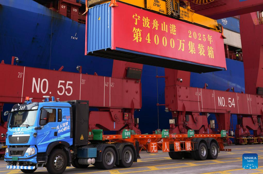 Annual container throughput of major east China port tops 40 mln TEUs